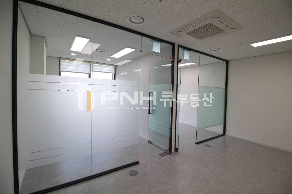 경기 안양만안구 안양동 안양 신축 지식산업센터 전용 25평 고급형 풀인테리어 룸2개 사무실 임대 월세 매물번호 10821 사진 7