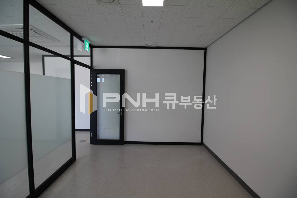 경기 안양만안구 안양동 명학역 인근 신축 전용25평 인테리어 룸2 즉시 입주 가능한 인테리어 사무실 임대 월세 매물번호 10822 사진 5