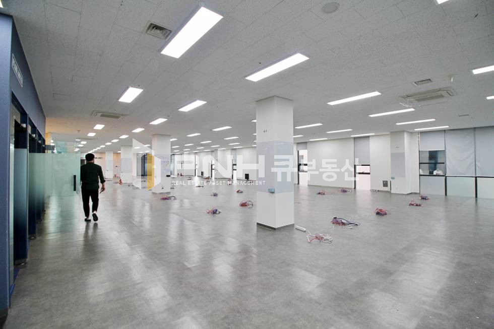 경기 안양동안구 관양동 평촌역 역세권 전용 270평 대형 사무실,연구소,공장 공간임대 월세 매물번호 10823 사진 2