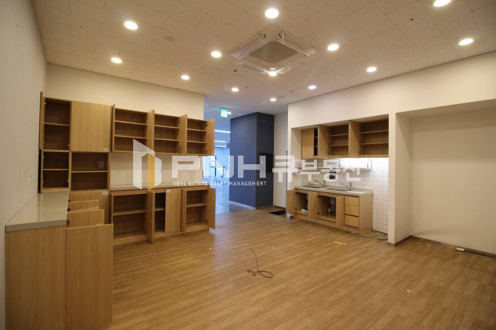 경기 안양동안구 관양동 평촌역 역세권 전용 270평 대형 사무실,연구소,공장 공간임대 월세 매물번호 10823 사진 4