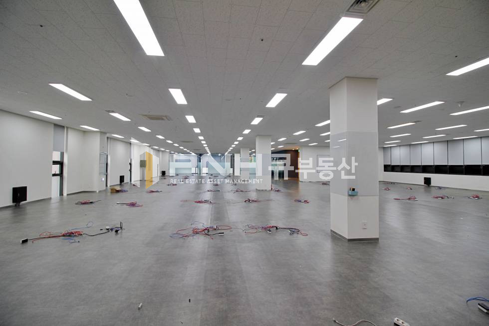 경기 안양동안구 관양동 평촌역 역세권 전용 270평 대형 사무실,연구소,공장 공간임대 월세 매물번호 10823 사진 6