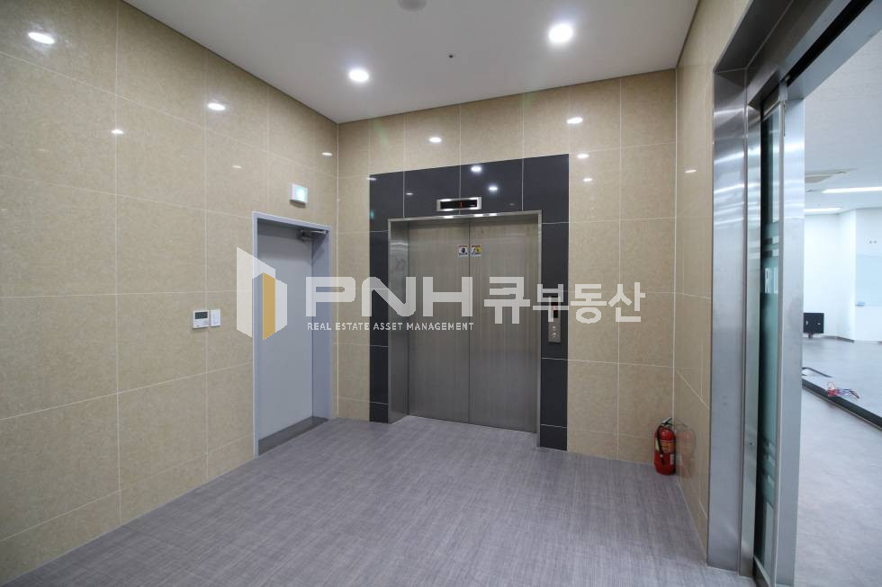 경기 안양동안구 관양동 평촌역 역세권 전용 270평 대형 사무실,연구소,공장 공간임대 월세 매물번호 10823 사진 8