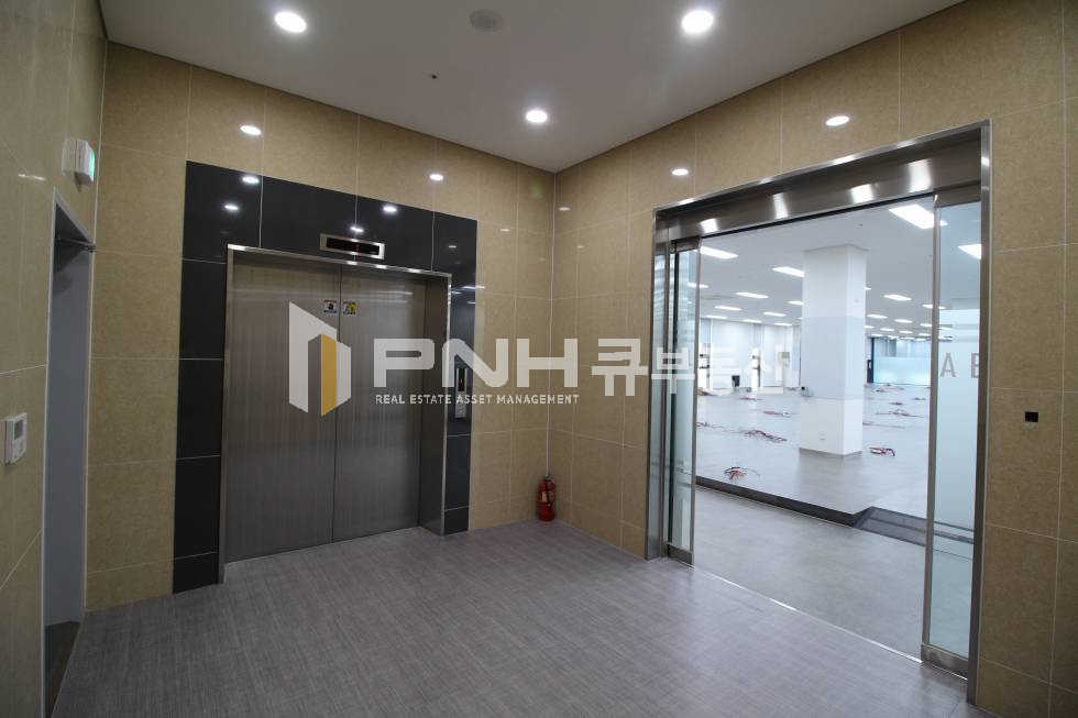 경기 안양동안구 관양동 평촌역 역세권 전용 270평 대형 사무실,연구소,공장 공간임대 월세 매물번호 10823 사진 9