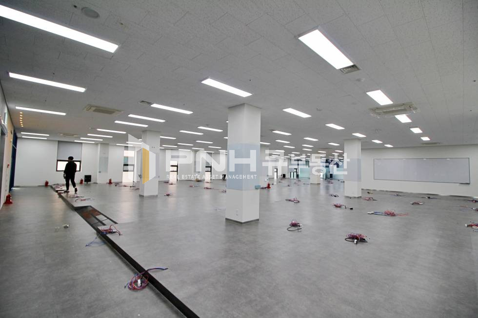 경기 안양동안구 관양동 평촌역 역세권 전용 270평 대형 사무실,연구소,공장 공간임대 월세 매물번호 10823 사진 10
