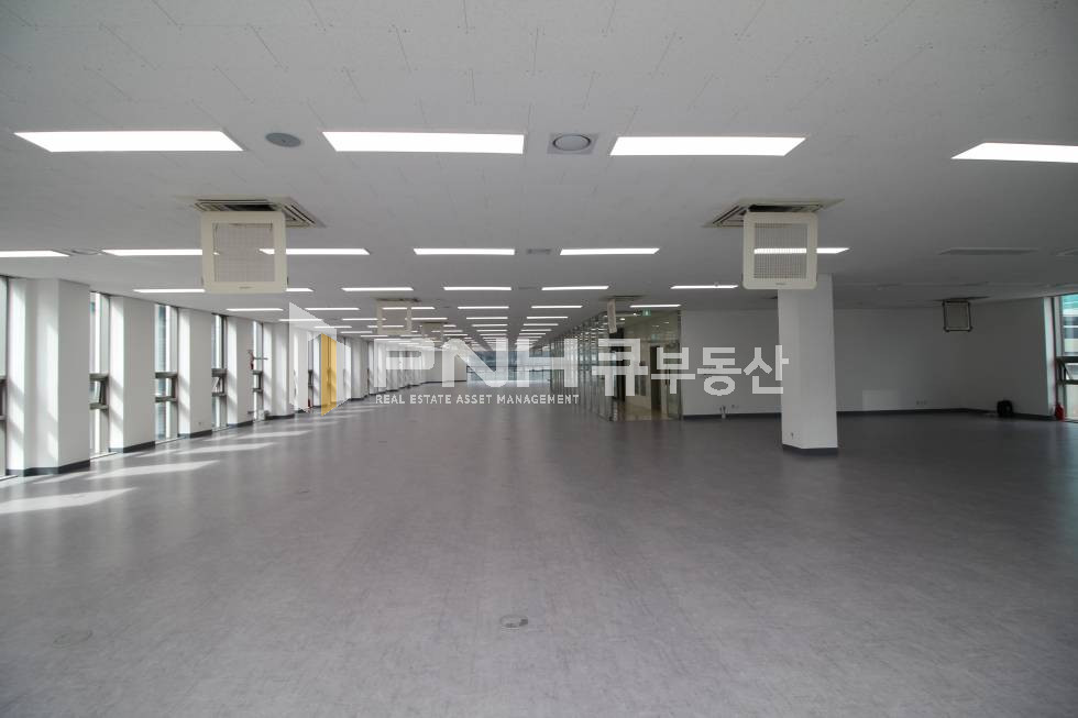 경기 안양동안구 관양동 평촌스마트스퀘어 전용 260평 층전체 일부 높은 층고 스튜디오사용 가능 사무실 임대 월세 매물번호 10825 사진 6