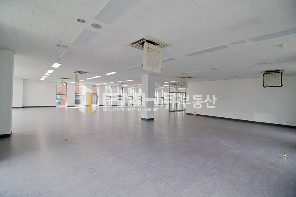 경기 안양동안구 관양동 평촌스마트스퀘어 전용 260평 층전체 일부 높은 층고 스튜디오사용 가능 사무실 임대 월세 매물번호 10825 사진 7