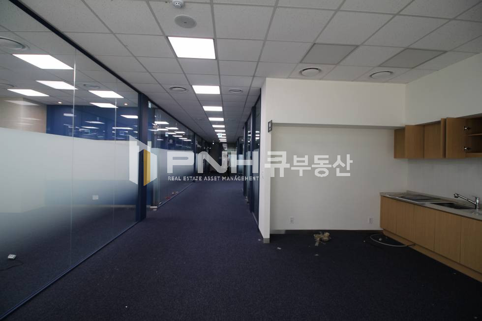 경기 안양동안구 관양동 평촌스마트스퀘어 전용 260평 층전체 일부 높은 층고 스튜디오사용 가능 사무실 임대 월세 매물번호 10825 사진 10