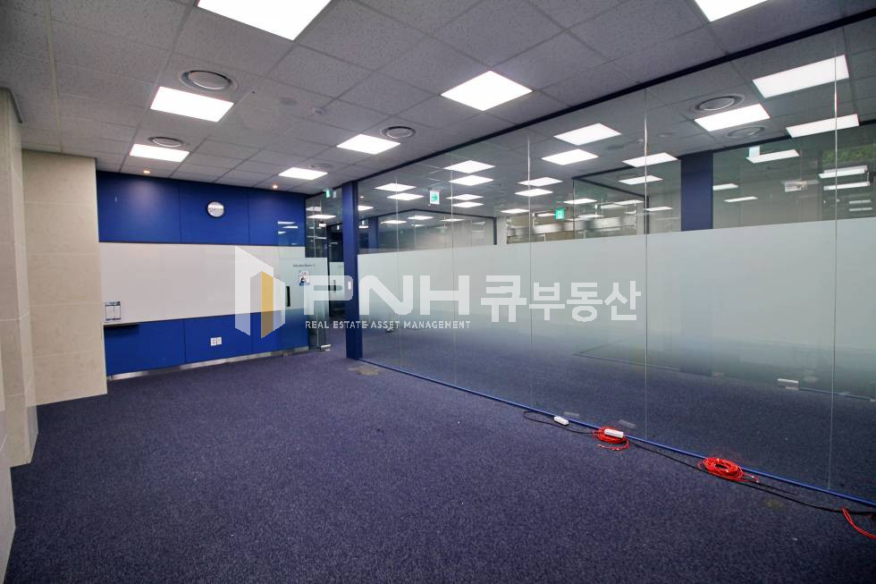 경기 안양동안구 관양동 평촌스마트스퀘어 전용 260평 층전체 일부 높은 층고 스튜디오사용 가능 사무실 임대 월세 매물번호 10825 사진 11