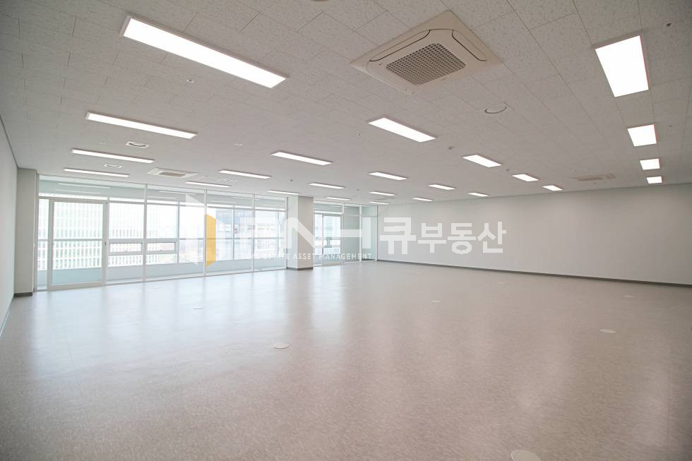 경기 과천시 갈현동 과천지식정보타운 전용 53평 중형 신축 첫입주 고급형 사무실 임대 월세 매물번호 10845 사진 2