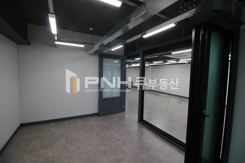 경기 안양동안구 관양동 인덕원역 인근 지식산업센터 복층 형 구조 실 면적 80평 룸3 물류 및 작업 공간 임대 월세 매물번호 10852 사진 3