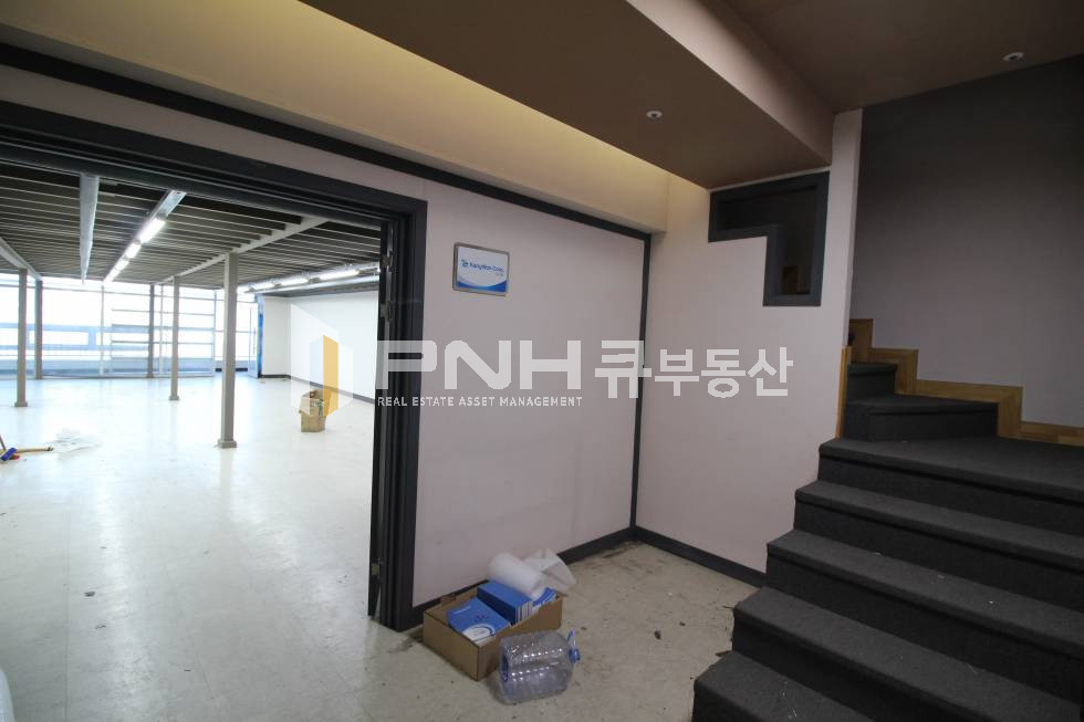 경기 안양동안구 관양동 인덕원역 인근 지식산업센터 복층 형 구조 실 면적 80평 룸3 물류 및 작업 공간 임대 월세 매물번호 10852 사진 6