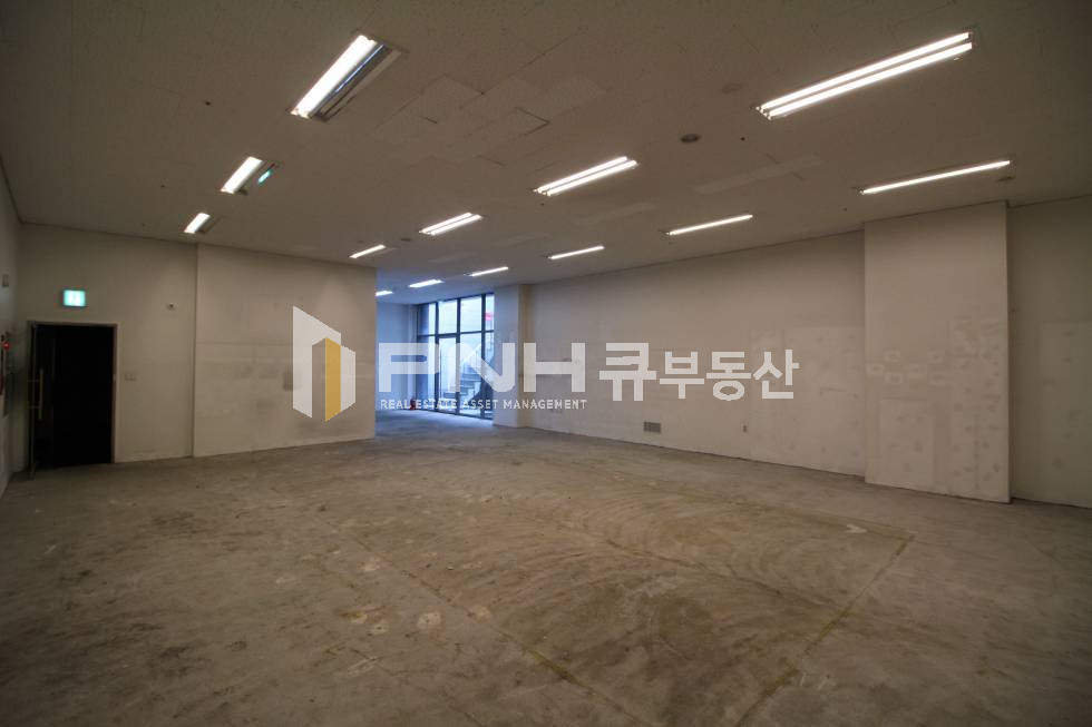 경기 안양동안구 관양동 평촌역 초역세권 지하1층 층고높은 스튜디오 또는 매장, 사무실등 공간 추천 임대 월세 매물번호 10849 사진 1