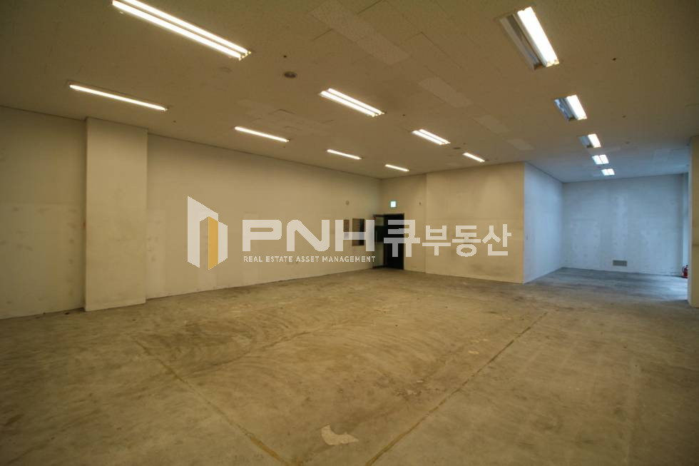 경기 안양동안구 관양동 평촌역 초역세권 지하1층 층고높은 스튜디오 또는 매장, 사무실등 공간 추천 임대 월세 매물번호 10849 사진 4