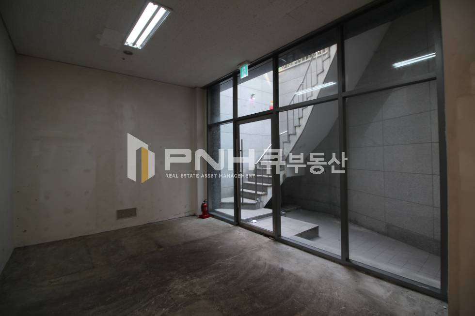 경기 안양동안구 관양동 평촌역 초역세권 지하1층 층고높은 스튜디오 또는 매장, 사무실등 공간 추천 임대 월세 매물번호 10849 사진 5