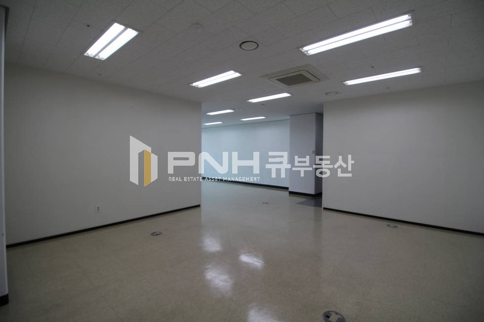경기 안양동안구 관양동 인덕원 지식산업센터 인테리어 룸2개 코너호실 발코니 별도 사무실 임대 월세 매물번호 10850 사진 3