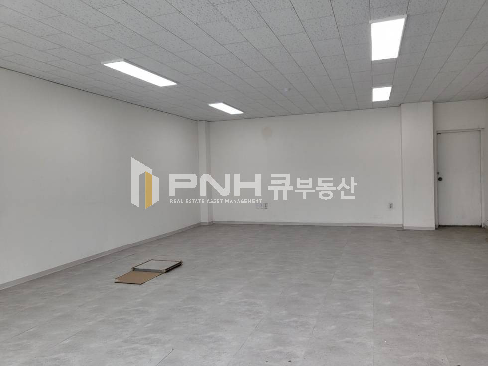 경기 안양동안구 호계동 범계 사거리 코너 노출도 좋은 유동 인구 많은 자리 분할 사용 가능 월세 매물번호 10883 사진 3