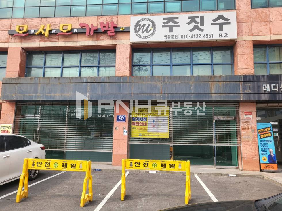 경기 안양동안구 호계동 범계 사거리 코너 노출도 좋은 유동 인구 많은 자리 분할 사용 가능 월세 매물번호 10883 사진 7