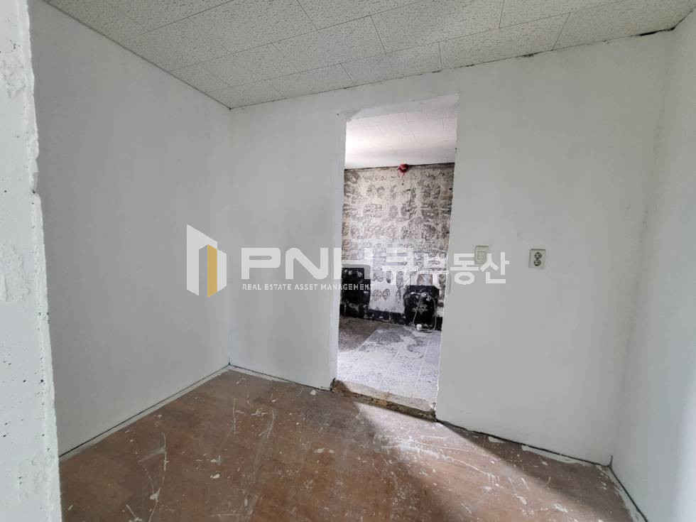 경기 안양동안구 호계동 룸 구획되어 있어 스튜디오 등 사용 편리 주차 협의 저렴한 임대료 월세 매물번호 10884 사진 2