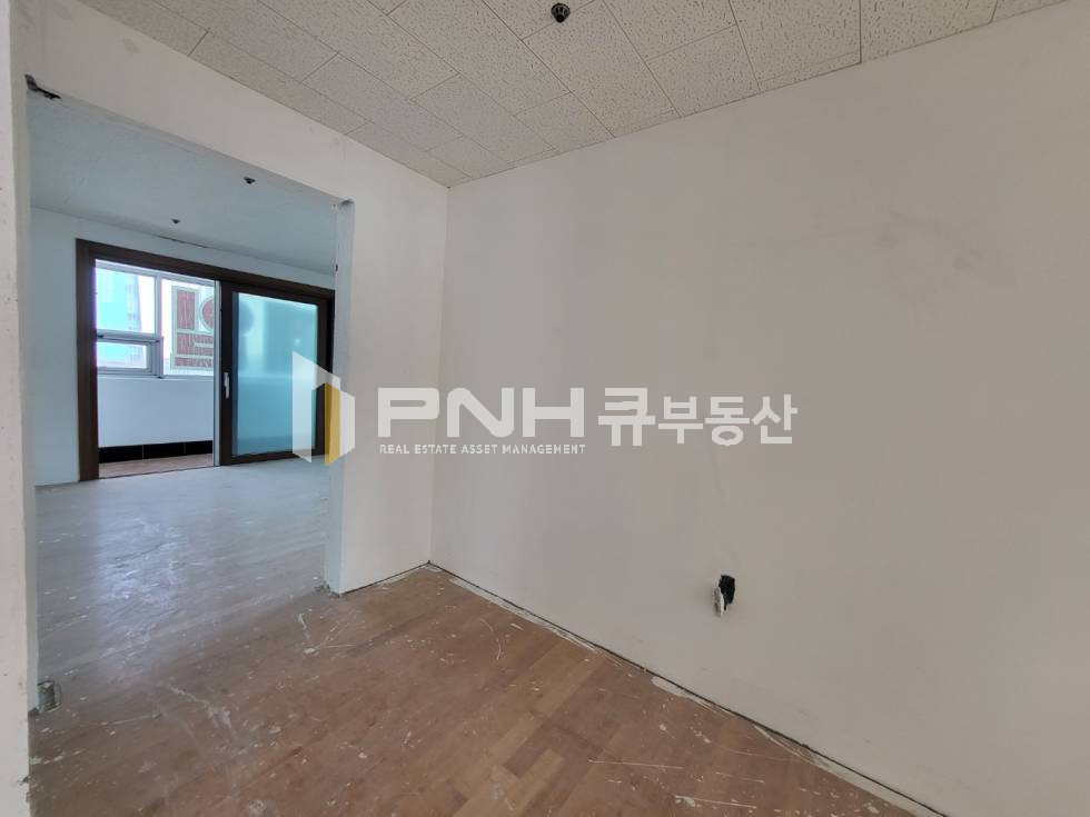 경기 안양동안구 호계동 룸 구획되어 있어 스튜디오 등 사용 편리 주차 협의 저렴한 임대료 월세 매물번호 10884 사진 5