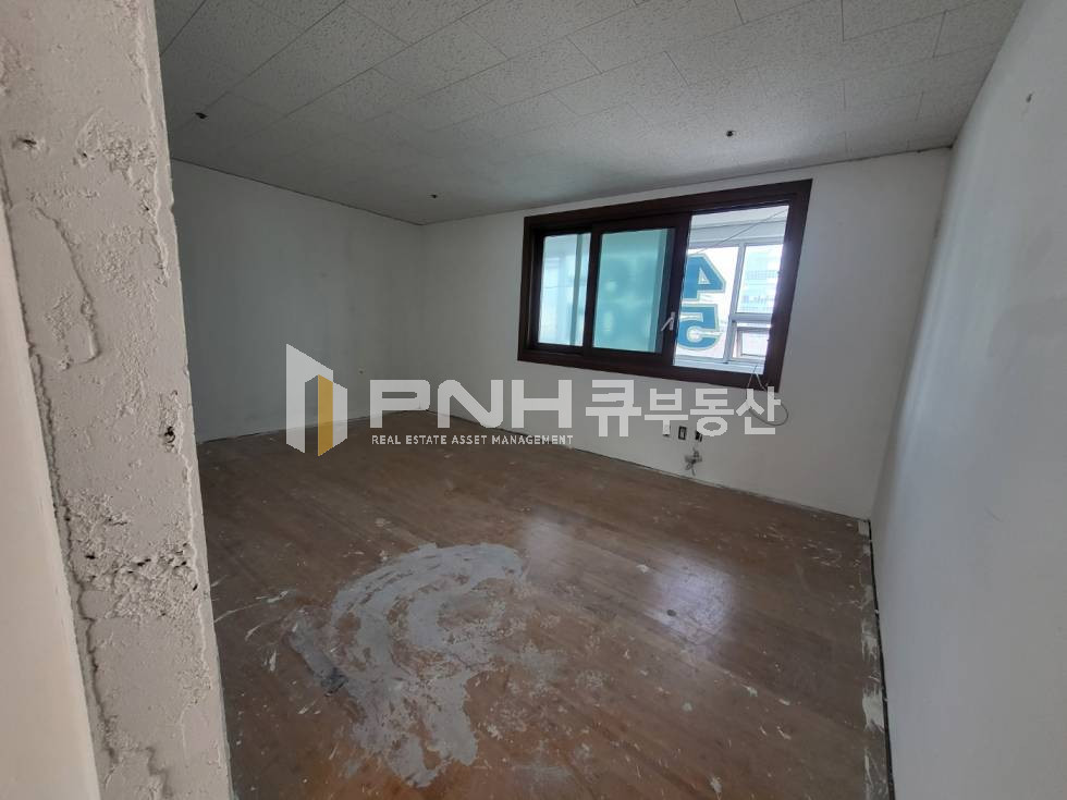 경기 안양동안구 호계동 룸 구획되어 있어 스튜디오 등 사용 편리 주차 협의 저렴한 임대료 월세 매물번호 10884 사진 8