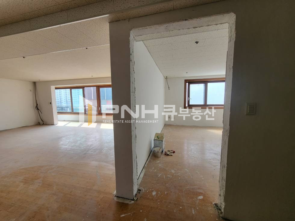 경기 안양동안구 호계동 룸 구획되어 있어 스튜디오 등 사용 편리 주차 협의 저렴한 임대료 월세 매물번호 10884 사진 11
