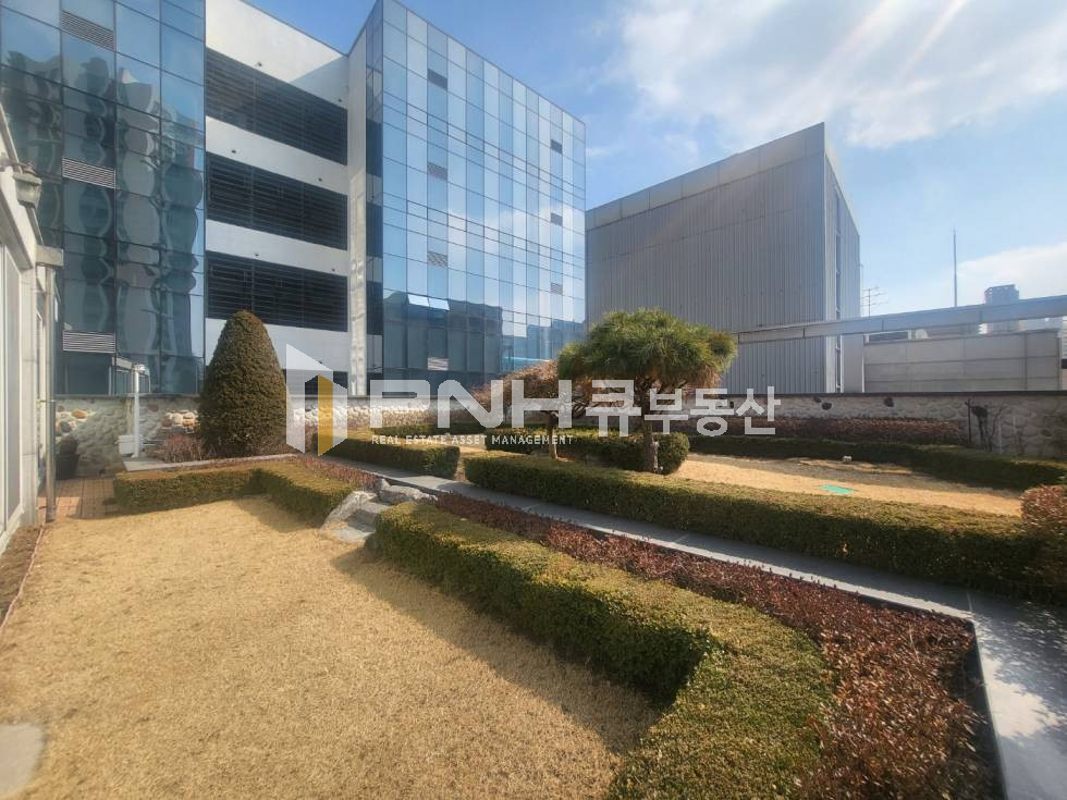 경기 안양동안구 관양동 구분 되어 있는 룸 사용 가능 넓은 테라스 정원 루프탑 월세 매물번호 10910 사진 1