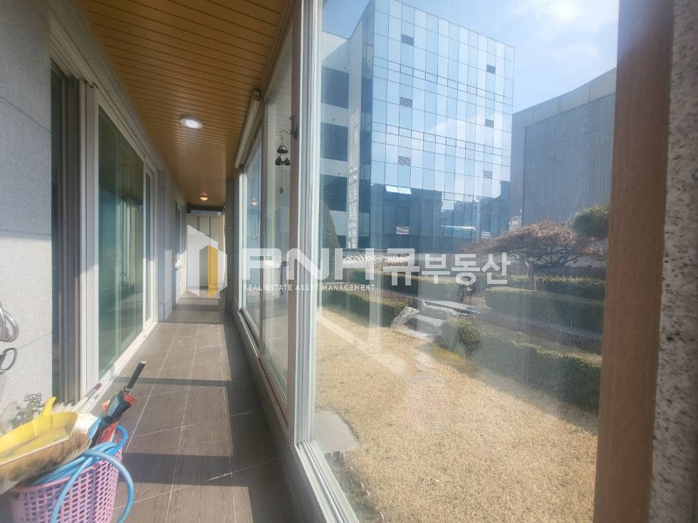 경기 안양동안구 관양동 구분 되어 있는 룸 사용 가능 넓은 테라스 정원 루프탑 월세 매물번호 10910 사진 14