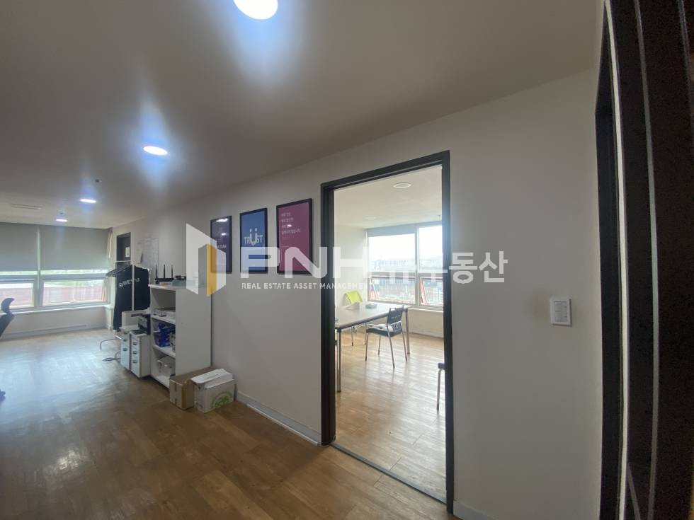 경기 안양동안구 비산동 4호선 범계역 역세권, 전용26평, 인테리어룸2개, 주차편리, 중소형 사무실 임대 월세 매물번호 10947 사진 1
