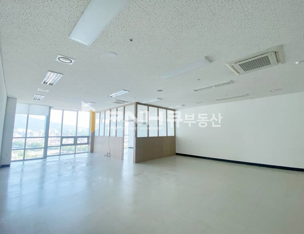 경기 안양동안구 관양동 디지털엠파이어, 전용30평, 인테리어룸1, 채광좋음, 깔끔한 지식산업센터 중소형 사무실 임대 월세 매물번호 10979 사진 1