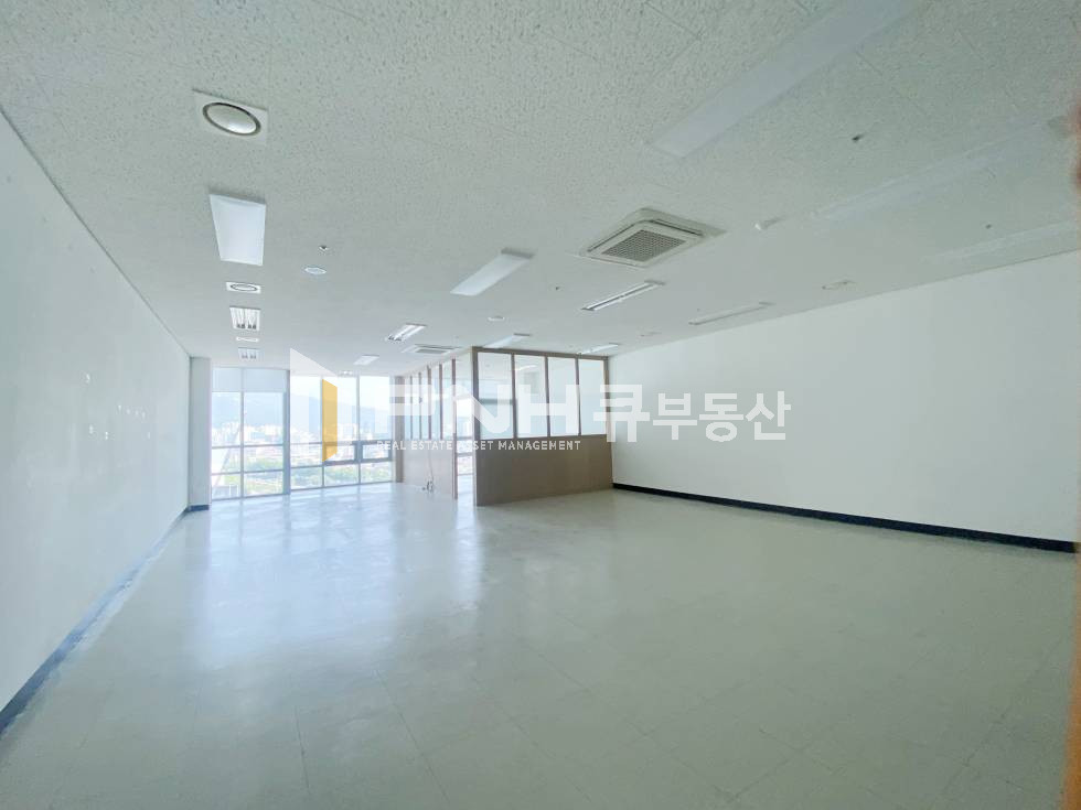 경기 안양동안구 관양동 디지털엠파이어, 전용30평, 인테리어룸1, 채광좋음, 깔끔한 지식산업센터 중소형 사무실 임대 월세 매물번호 10979 사진 2