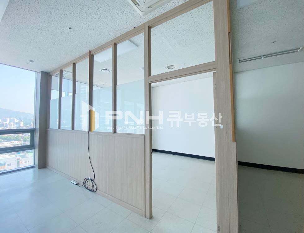 경기 안양동안구 관양동 디지털엠파이어, 전용30평, 인테리어룸1, 채광좋음, 깔끔한 지식산업센터 중소형 사무실 임대 월세 매물번호 10979 사진 4