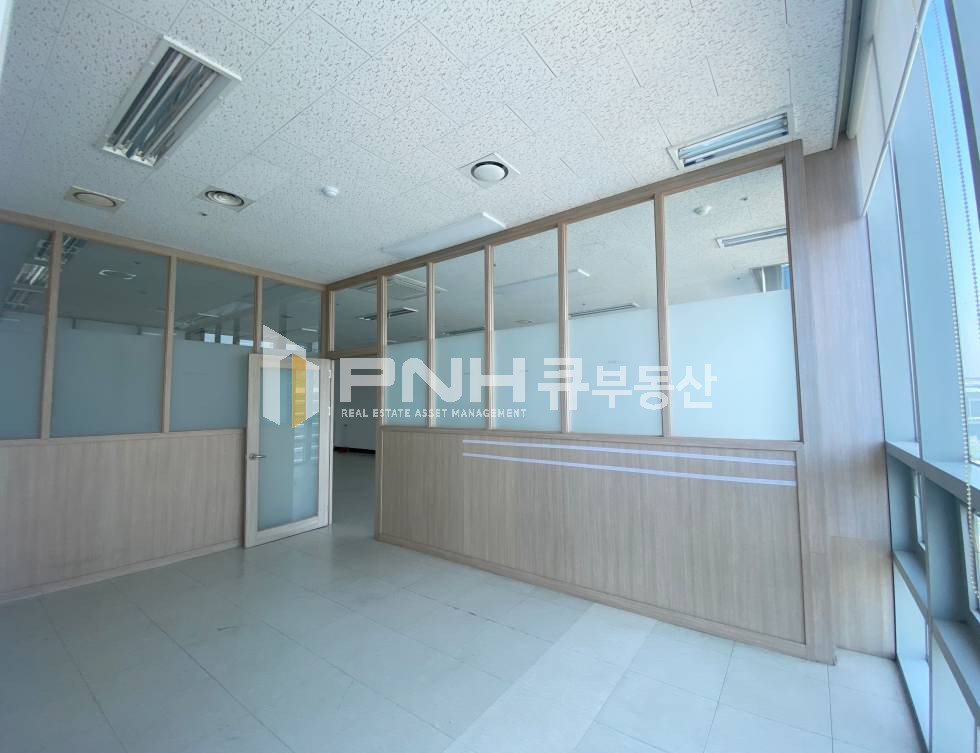 경기 안양동안구 관양동 디지털엠파이어, 전용30평, 인테리어룸1, 채광좋음, 깔끔한 지식산업센터 중소형 사무실 임대 월세 매물번호 10979 사진 9