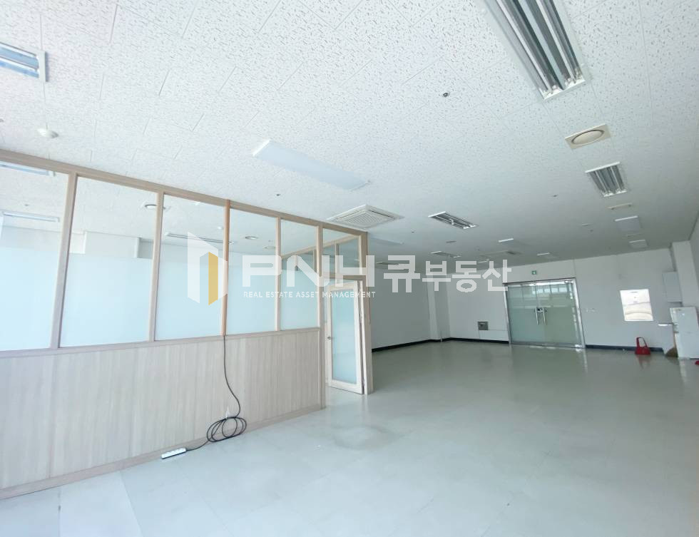 경기 안양동안구 관양동 디지털엠파이어, 전용30평, 인테리어룸1, 채광좋음, 깔끔한 지식산업센터 중소형 사무실 임대 월세 매물번호 10979 사진 12