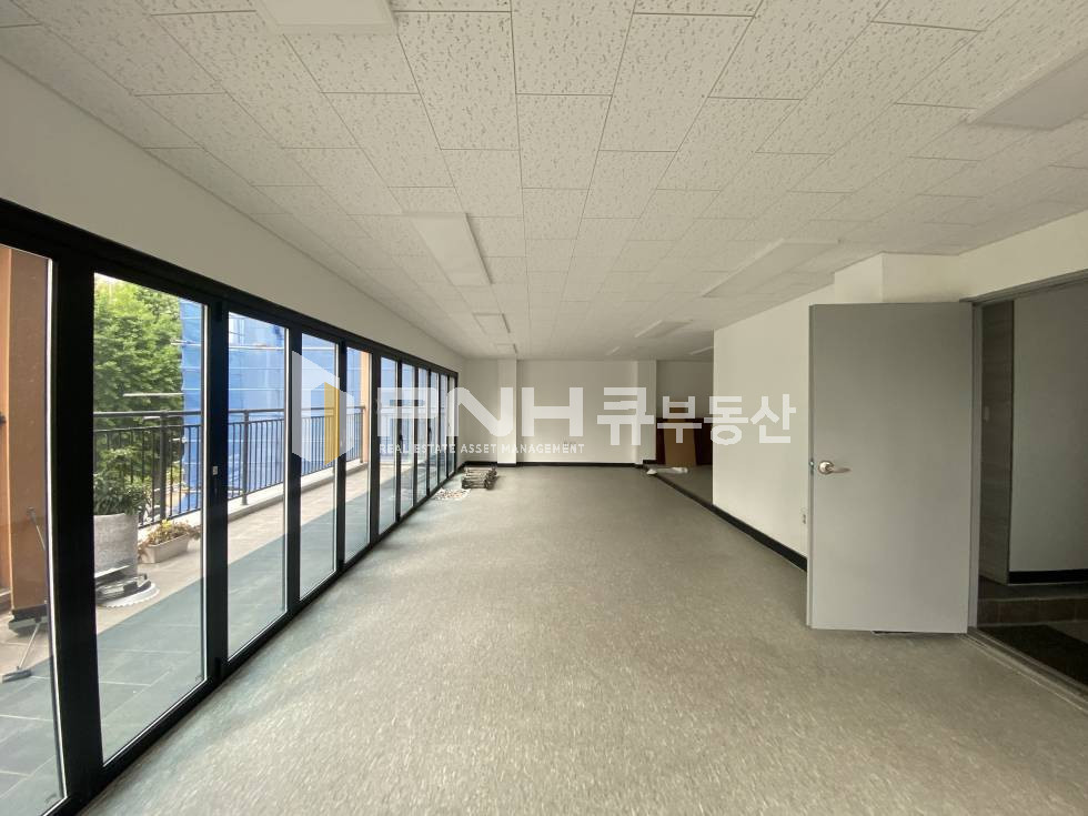 경기 안양동안구 관양동 학의천뷰, 테라스있음, 전용25평, 1개층단독 사용, 중소형사무실, 상가 추천 월세 매물번호 10981 사진 3