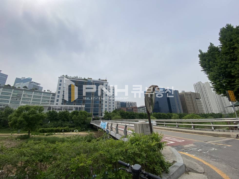 경기 안양동안구 관양동 학의천뷰, 테라스있음, 전용25평, 1개층단독 사용, 중소형사무실, 상가 추천 월세 매물번호 10981 사진 8