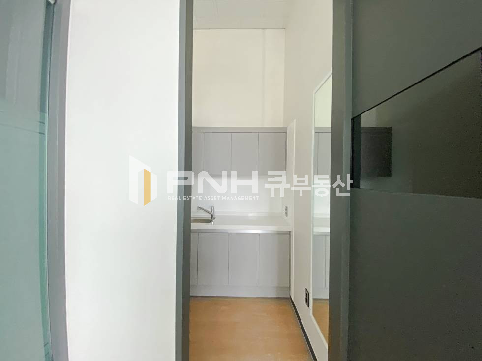 경기 안양동안구 호계동 금정역 초역세권 신축 지식산업센터 전용25평 풀 인테리어, 룸2개, 탕비실, 코너형, 뷰 아주 좋아요 월세 매물번호 10982 사진 3