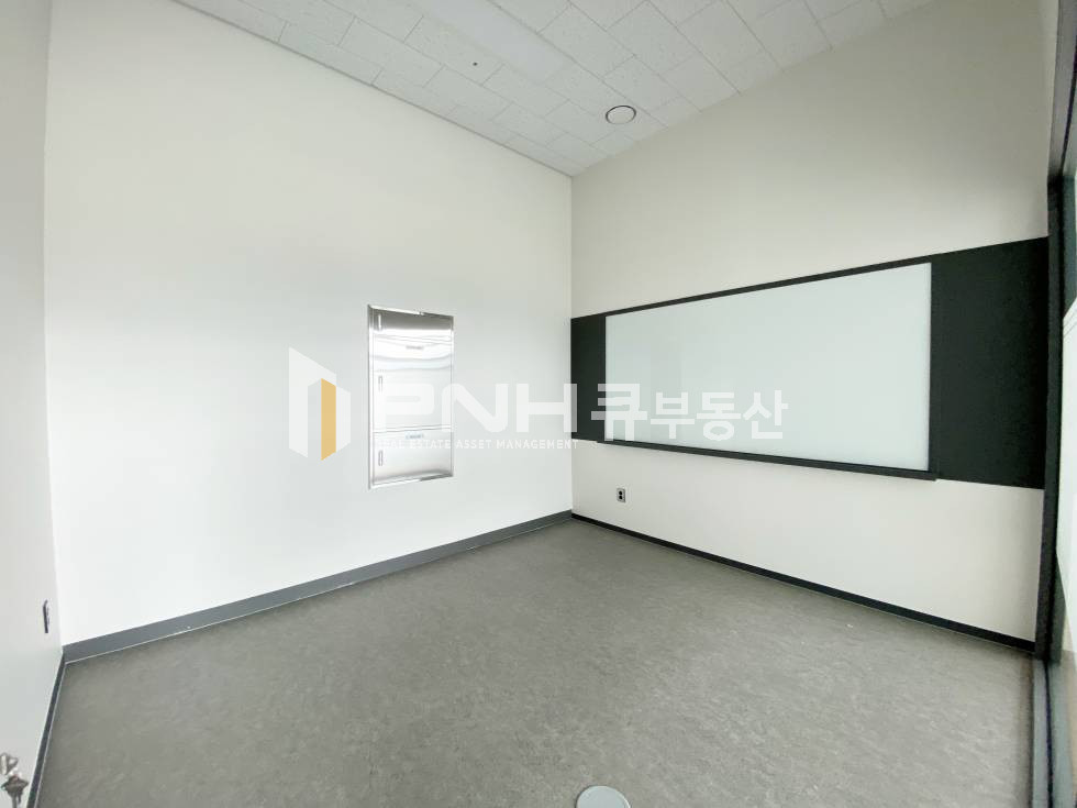 경기 안양동안구 호계동 금정역 초역세권 신축 지식산업센터 전용25평 풀 인테리어, 룸2개, 탕비실, 코너형, 뷰 아주 좋아요 월세 매물번호 10982 사진 7