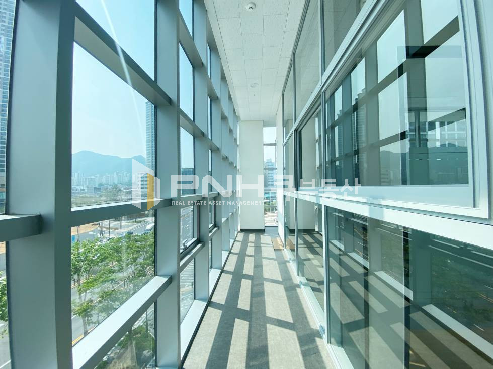 경기 안양동안구 호계동 금정역 초역세권 신축 지식산업센터 전용25평 풀 인테리어, 룸2개, 탕비실, 코너형, 뷰 아주 좋아요 월세 매물번호 10982 사진 14
