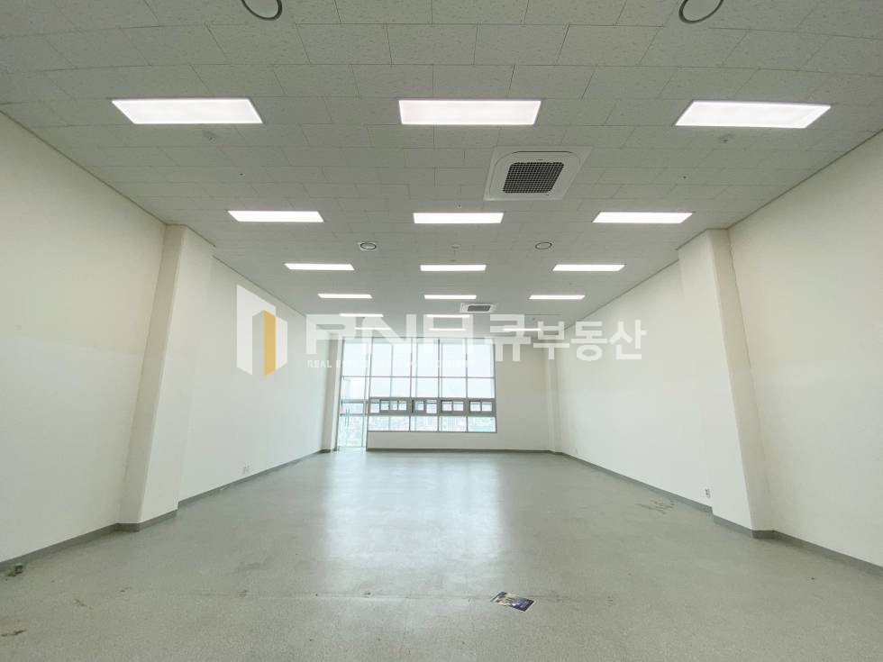 경기 군포시 당정동 당정동 LT삼보스카이비즈 전용34평 임대료저렴 고층 전망좋음 호실 바로앞 화물엘리베이터 월세 매물번호 10983 사진 1