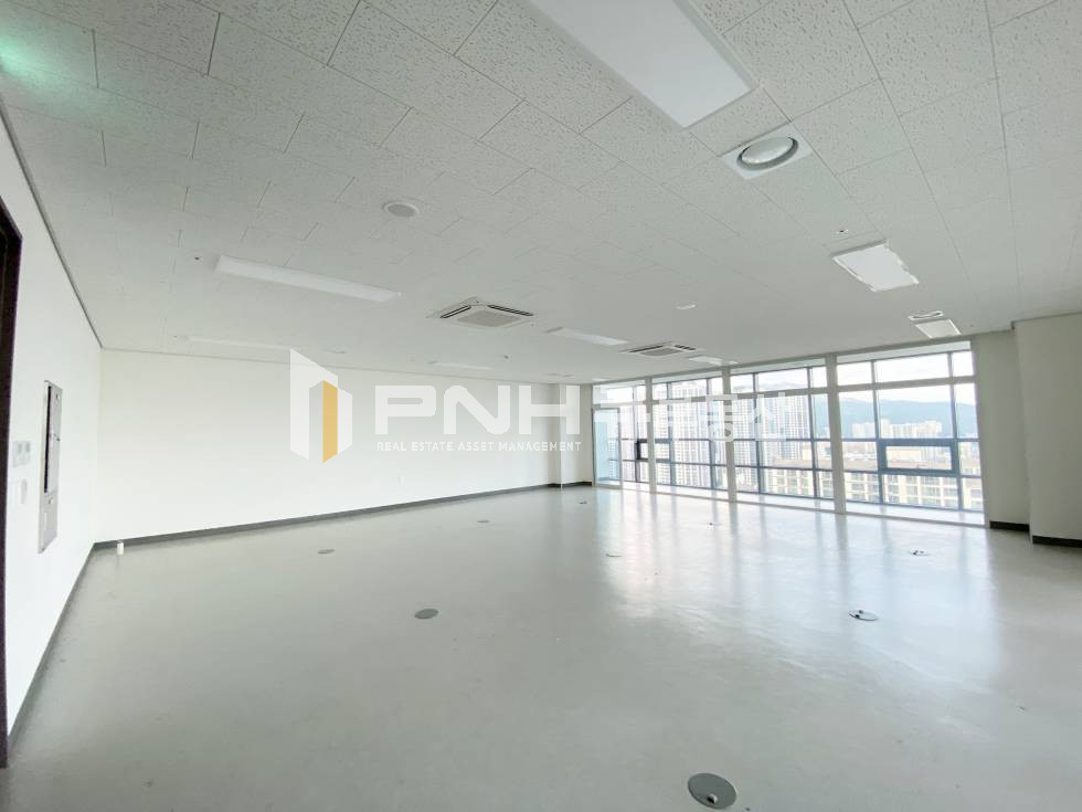 경기 안양만안구 안양동 안양아이에스비즈센트럴,고층 전용31평, 인테리어지원협의 월세 매물번호 10986 사진 2