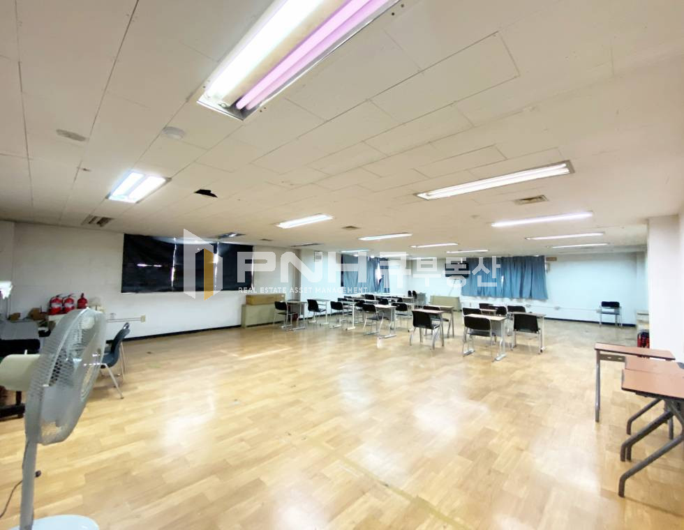 경기 안양동안구 호계동 호계신사거리(뱅뱅사거리)인근, 큰 대로변 위치, 가시성좋음,전용50평 중형사무실임대 월세 매물번호 10961 사진 1