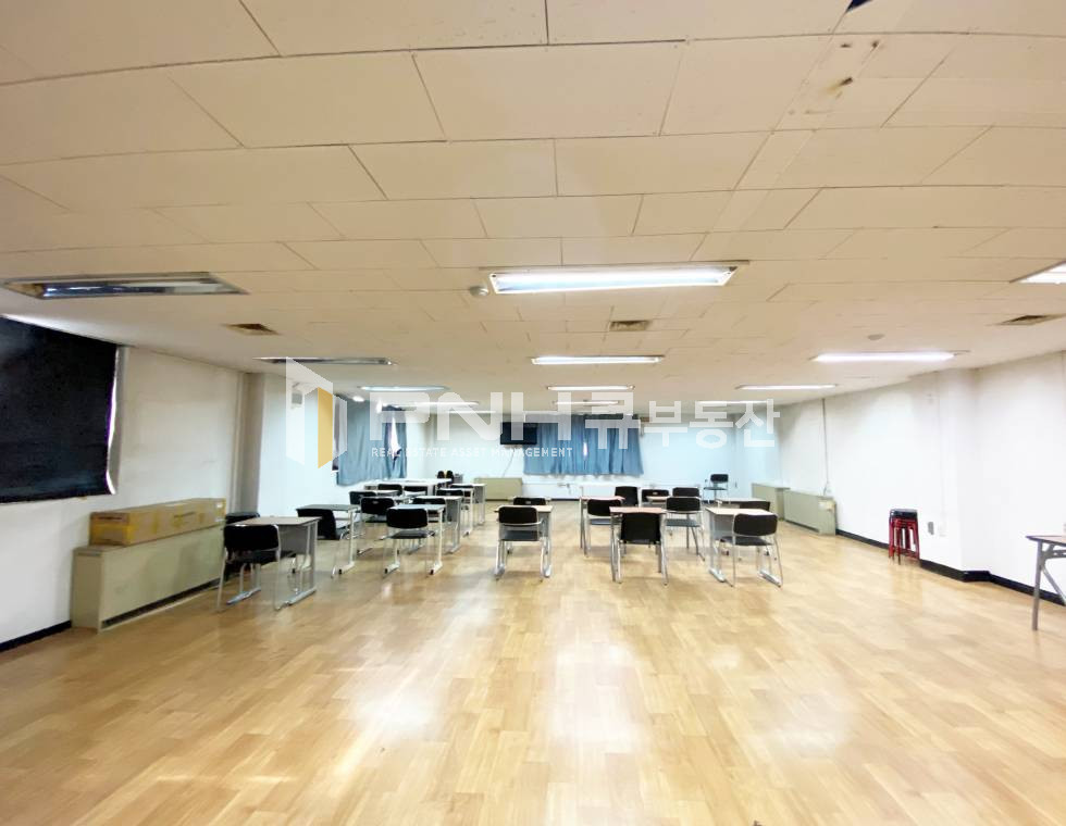 경기 안양동안구 호계동 호계신사거리(뱅뱅사거리)인근, 큰 대로변 위치, 가시성좋음,전용50평 중형사무실임대 월세 매물번호 10961 사진 2