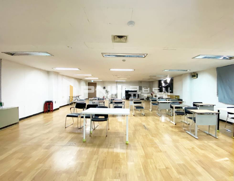 경기 안양동안구 호계동 호계신사거리(뱅뱅사거리)인근, 큰 대로변 위치, 가시성좋음,전용50평 중형사무실임대 월세 매물번호 10961 사진 5
