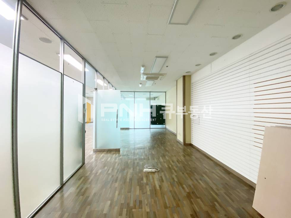 경기 안양동안구 관양동 인덕원지식산업센터, 두산벤처다임, 전40평, 인테리어룸, 탕비실있음 월세 매물번호 10987 사진 2