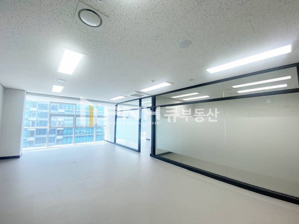 경기 안양동안구 관양동 평촌지식산업센터, 평촌디지털엠파이어, 전용31, 인테리어O, 천장형냉난방기O, 깔끔O, 룸 구획O 월세 매물번호 10990 사진 2