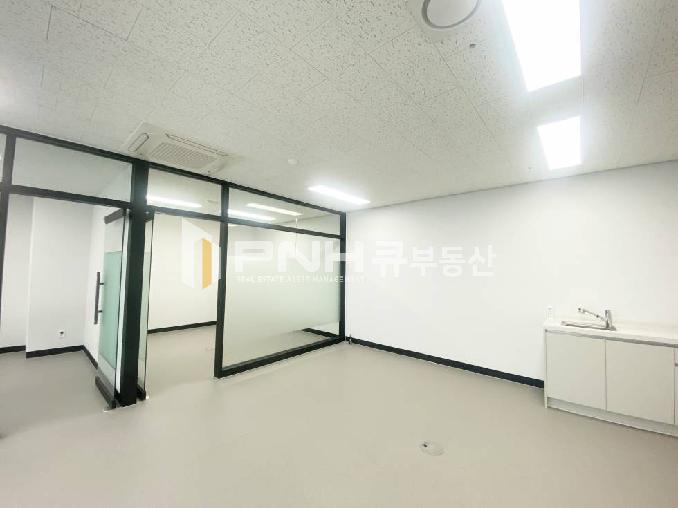 경기 안양동안구 관양동 평촌지식산업센터, 평촌디지털엠파이어, 전용31, 인테리어O, 천장형냉난방기O, 깔끔O, 룸 구획O 월세 매물번호 10990 사진 3