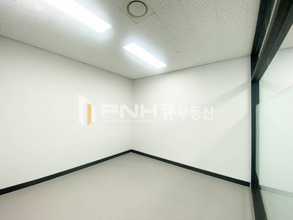 경기 안양동안구 관양동 평촌지식산업센터, 평촌디지털엠파이어, 전용31, 인테리어O, 천장형냉난방기O, 깔끔O, 룸 구획O 월세 매물번호 10990 사진 4