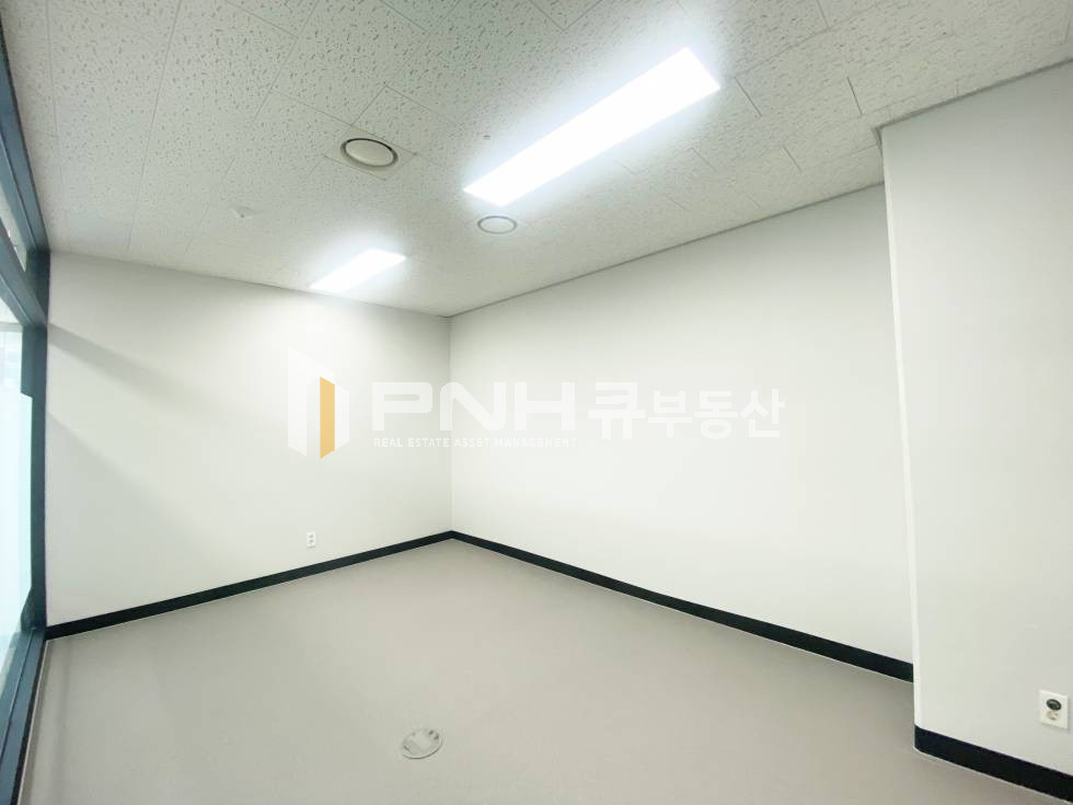 경기 안양동안구 관양동 평촌지식산업센터, 평촌디지털엠파이어, 전용31, 인테리어O, 천장형냉난방기O, 깔끔O, 룸 구획O 월세 매물번호 10990 사진 5