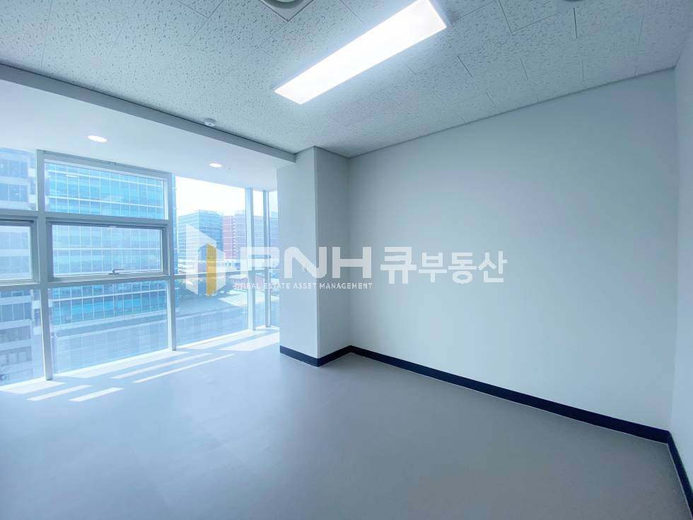 경기 안양동안구 관양동 평촌지식산업센터, 평촌디지털엠파이어, 전용31, 인테리어O, 천장형냉난방기O, 깔끔O, 룸 구획O 월세 매물번호 10990 사진 6