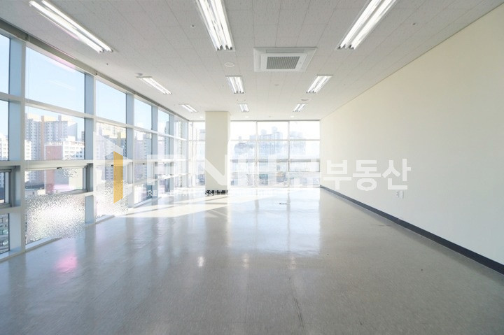 경기 안양동안구 평촌동 평촌 신축 지식산업센터, 전용17평, 소형사무실임대 월세 매물번호 10992 사진 2